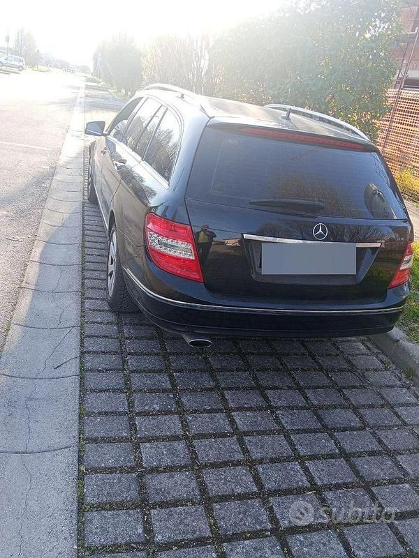 Usata Mercedes C220 170 CV (125 kW) 2010 Nero Station wagon