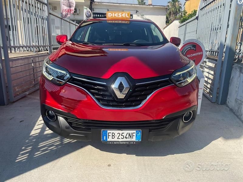 Rosso Usata 2015 Renault Kadjar Zen SUV | 10.999 € (Buon prezzo) - Immagine 1/4