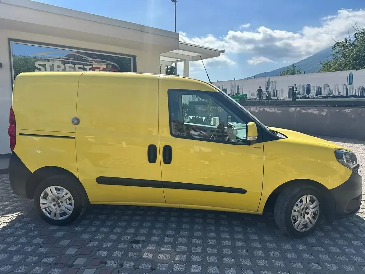 Usata Fiat Doblò 95 CV (69 kW) 2019 Giallo Monovolume