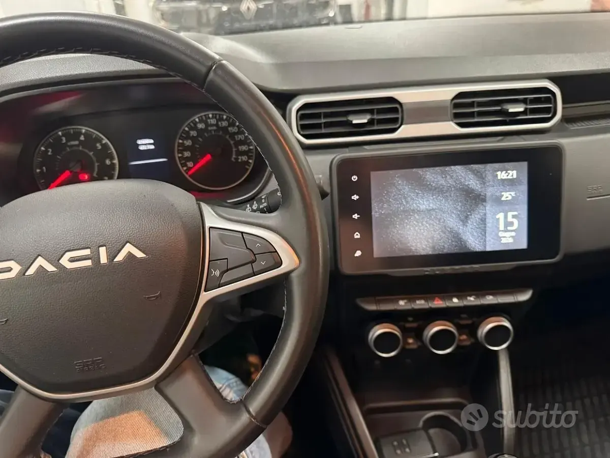 Usata Dacia Duster Journey 101 CV (74 kW) 2023 Verde SUV