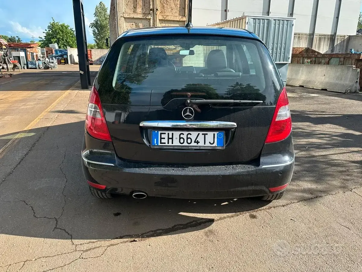 Usata Mercedes A160 95 CV (69 kW) 2011 Nero Utilitaria