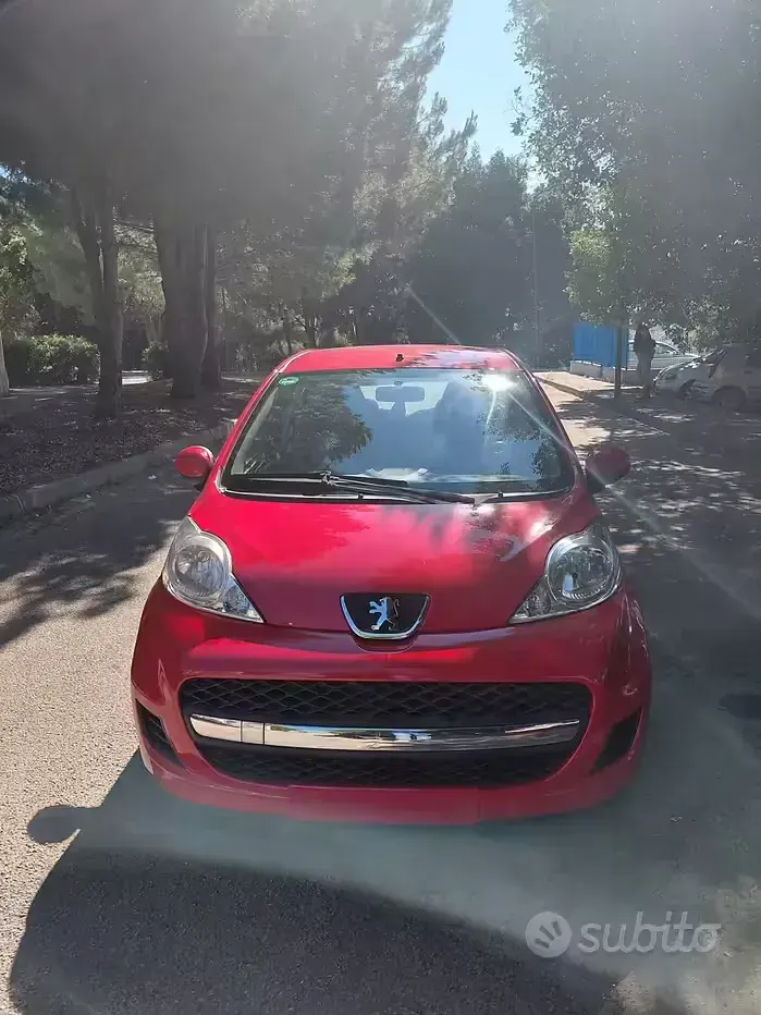 Usata Peugeot 107 68 CV (50 kW) 2010 Rosso Utilitaria
