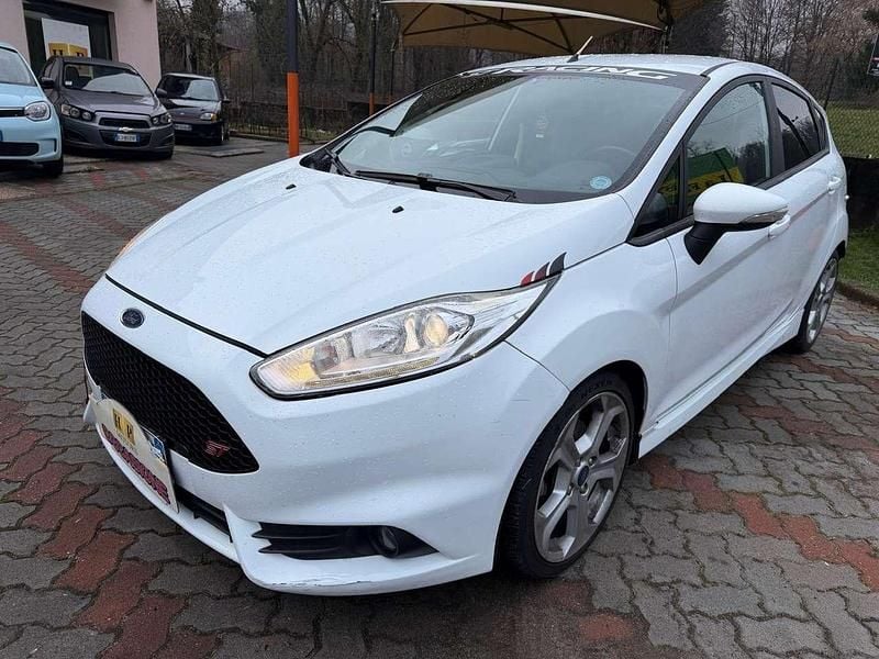 Usata Ford Fiesta ST 182 CV (133 kW) 2017 Bianco Berlina