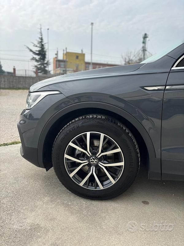 Usata VW Tiguan Life 122 CV (89 kW) 2022 Grigio SUV