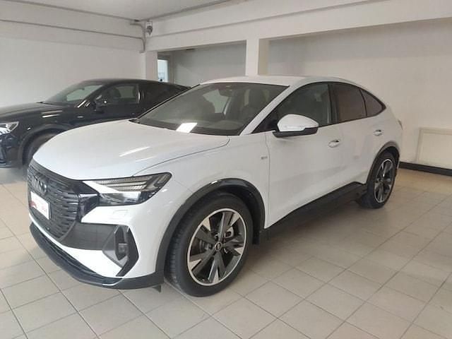 Nuova Audi Q4 e-tron Ambiente 210 kW (286 CV) 2025 Bianco ghiaccio metallizzato SUV