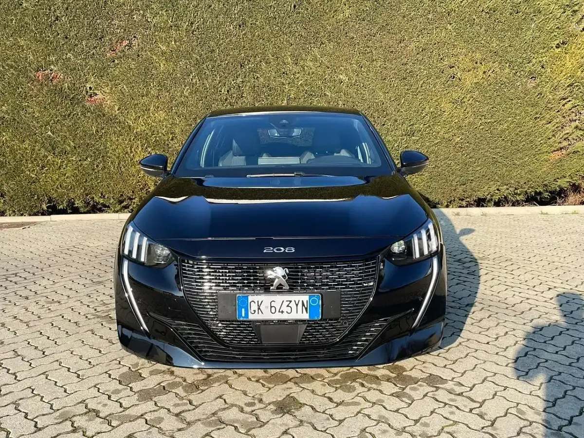 Usata Peugeot 208 GT 131 CV (96 kW) 2022 Nero Utilitaria