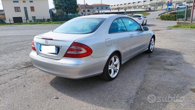 Usata Mercedes CLK270 Avantgarde 169 CV (124 kW) 2005 Grigio Coupé
