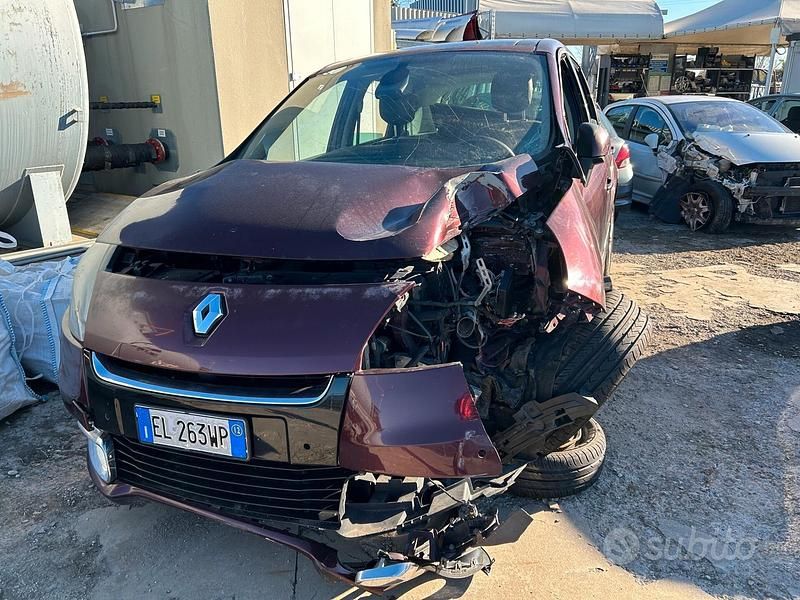 Usata Renault Mégane Bose Edition 110 CV (80 kW) 2012 Rosso Berlina