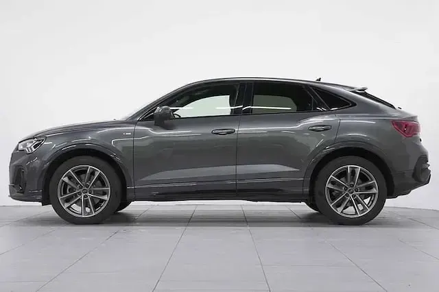 Usata Audi Q3 Sportback S-Line 193 CV (141 kW) 2025 Grigio SUV