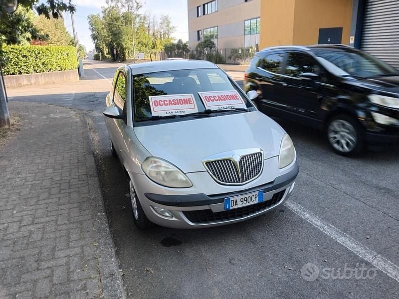 Usata Lancia Ypsilon 77 CV (56 kW) 2006 Grigio Utilitaria