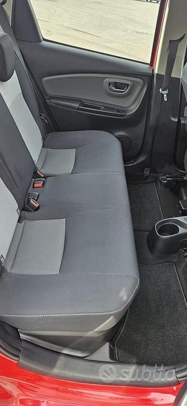 Usata Toyota Yaris 73 CV (53 kW) 2020 Rosso Utilitaria