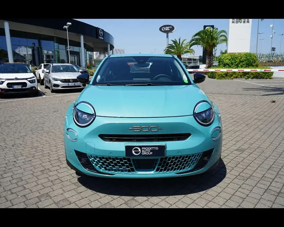 Usata Fiat 600 136 CV (100 kW) 2025 Azzurro SUV