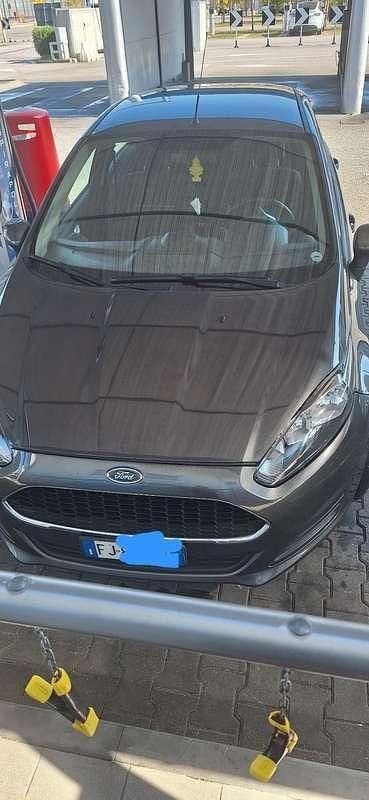 Grigio Usata 2017 Ford Fiesta Titanium Utilitaria | 5500 € (Super prezzo) - Immagine 1/4