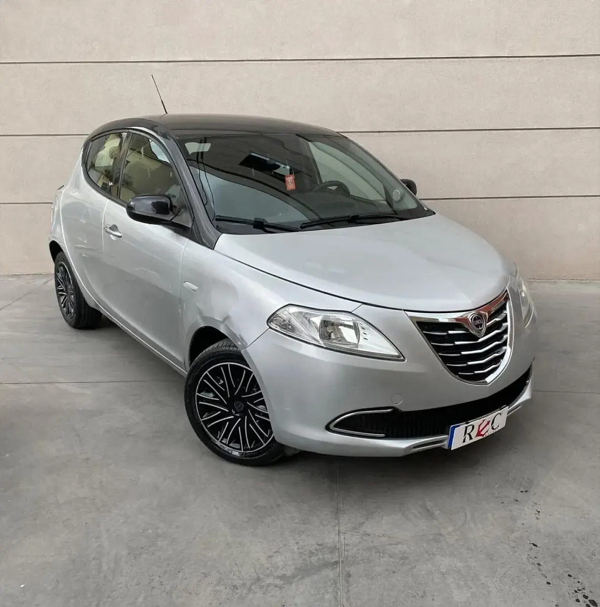 Usata Lancia Ypsilon 69 CV (50 kW) 2014 Argento Utilitaria
