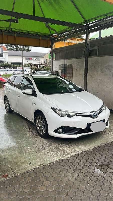 Usata Toyota Auris Touring Sports Active 99 CV (72 kW) 2017 Bianco Station wagon