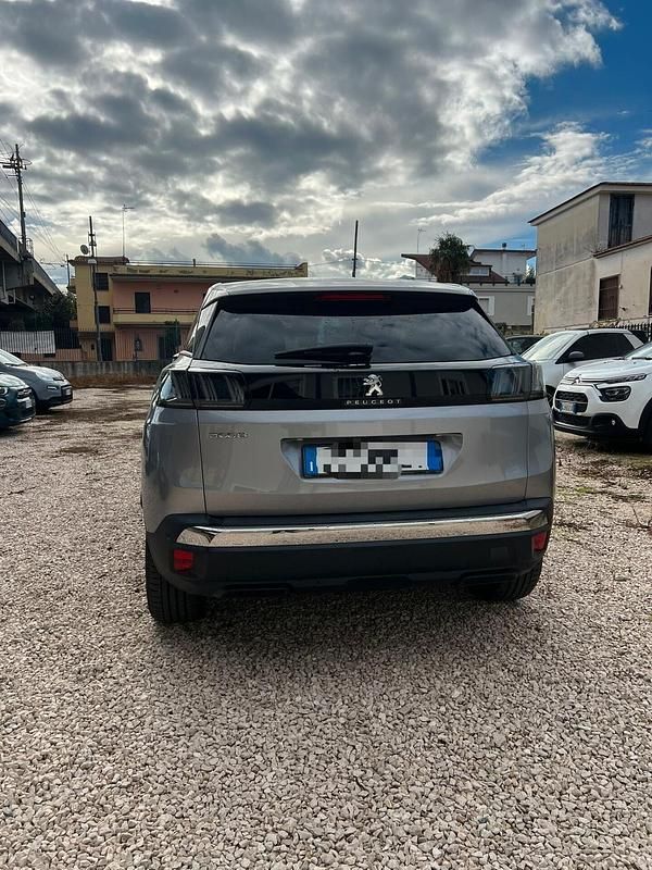 Usata Peugeot 3008 Allure 130 CV (95 kW) 2022 Argento SUV