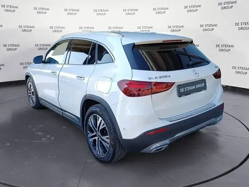 Usata Mercedes GLA200 Advanced Plus 150 CV (110 kW) 2024 Bianco polare SUV