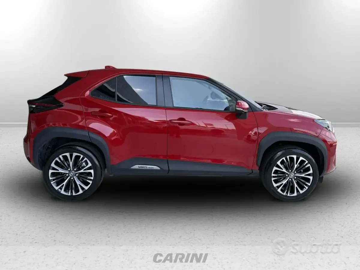 Usata Toyota Yaris Cross Lounge 116 CV (85 kW) 2022 Rosso SUV