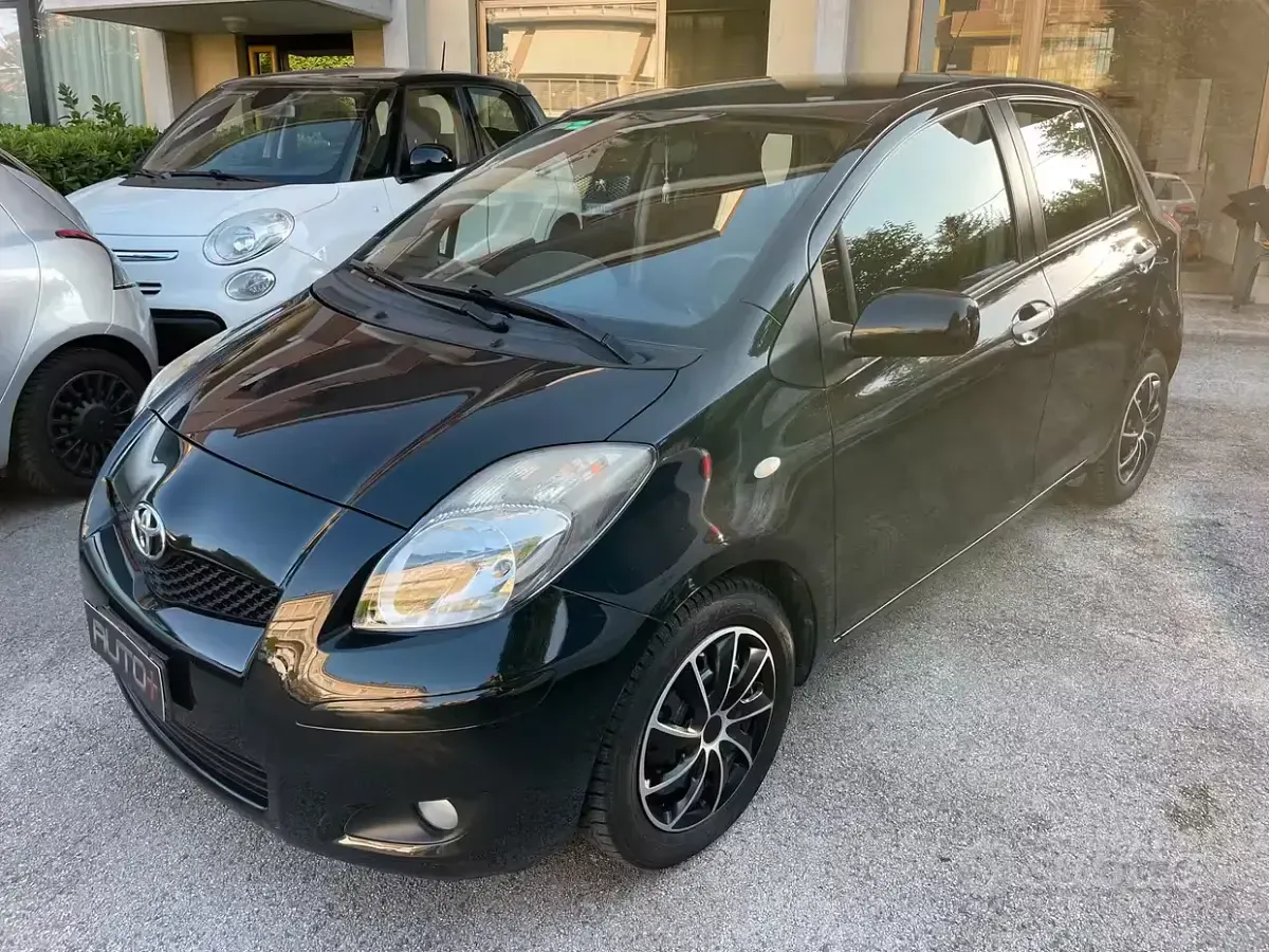 Usata Toyota Yaris Sol 90 CV (66 kW) 2010 Utilitaria