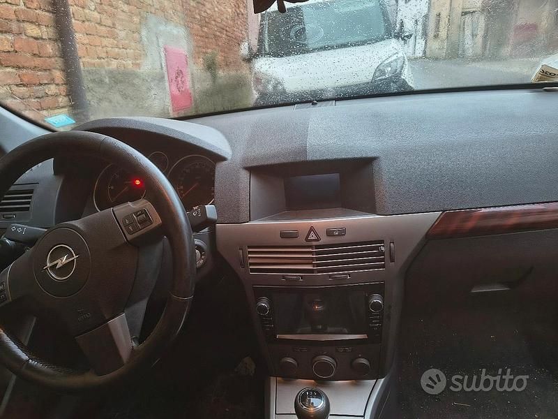 Usata Opel Astra 110 CV (80 kW) 2004 Grigio Berlina