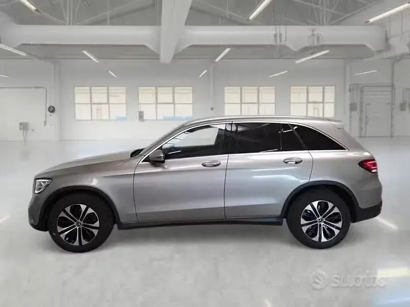 Usata Mercedes GLC220 194 CV (142 kW) 2021 Grigio SUV
