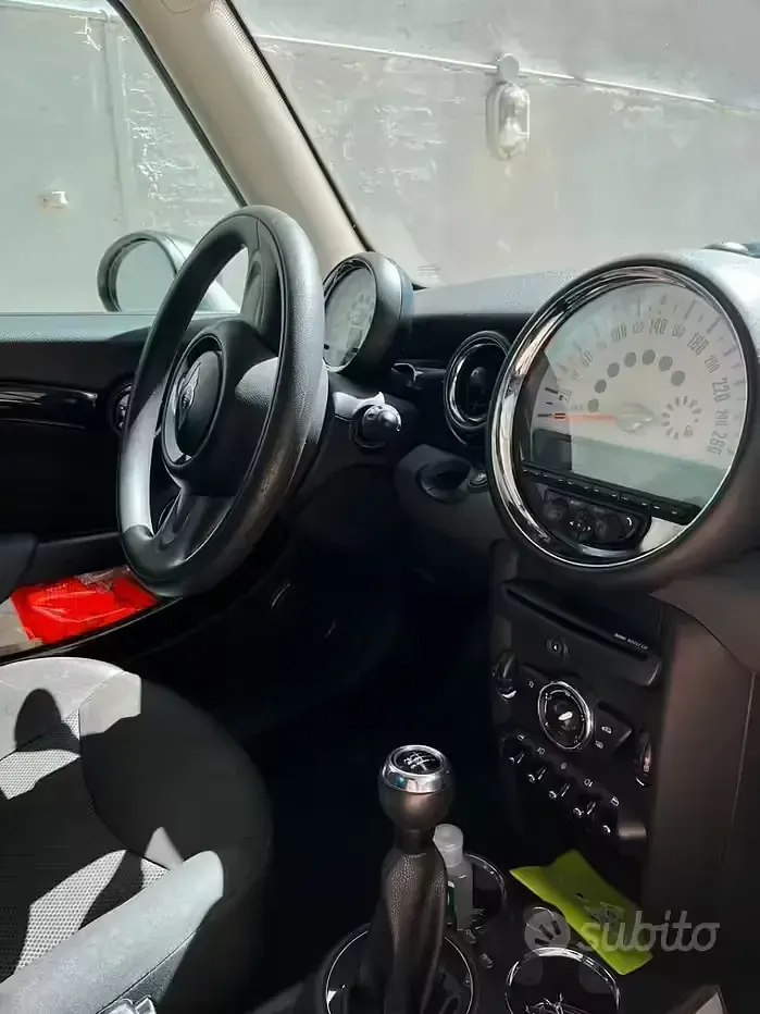 Usata Mini ONE 75 CV (55 kW) 2012 Utilitaria