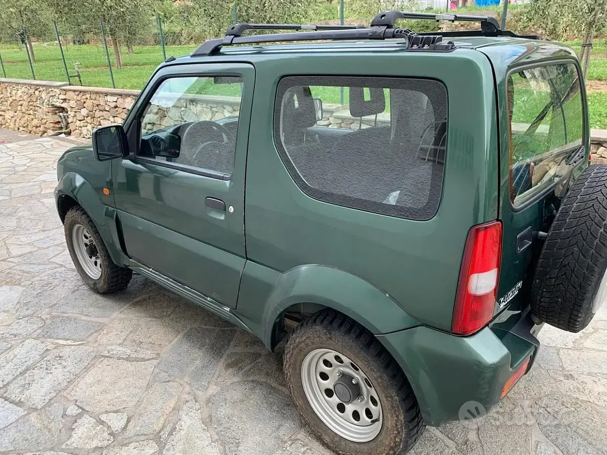 Usata Suzuki Jimny 85 CV (62 kW) 2011 Verde SUV