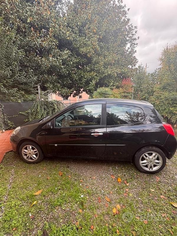 Gebraucht Renault Clio II 75 PS (55 kW) 2007 Schwarz Limousine