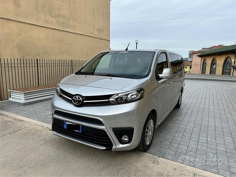 Usata Toyota Proace Verso 150 CV (110 kW) 2018 Grigio Station wagon