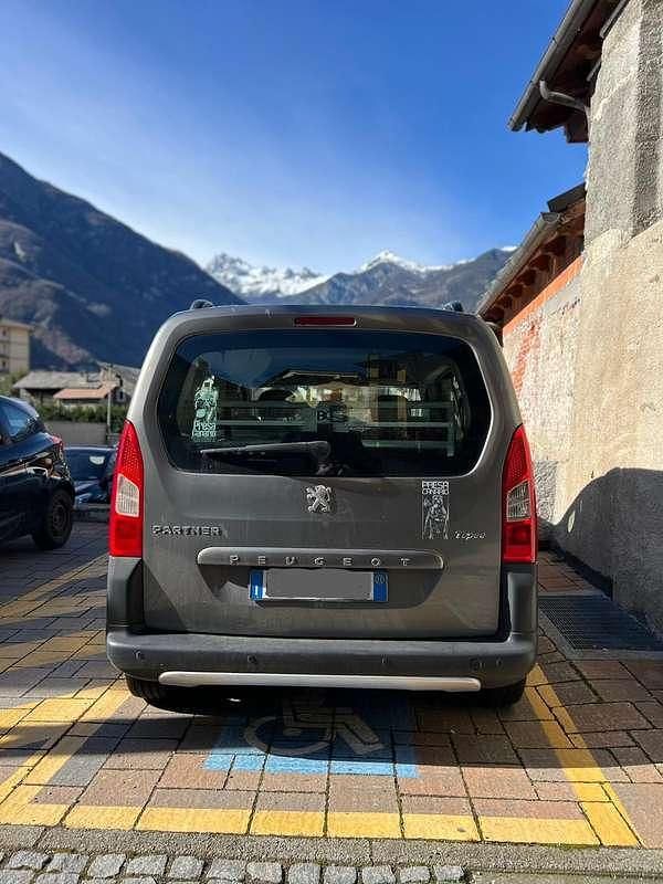 Usata Peugeot TePee Outdoor 111 CV (81 kW) 2011 Grigio Station wagon