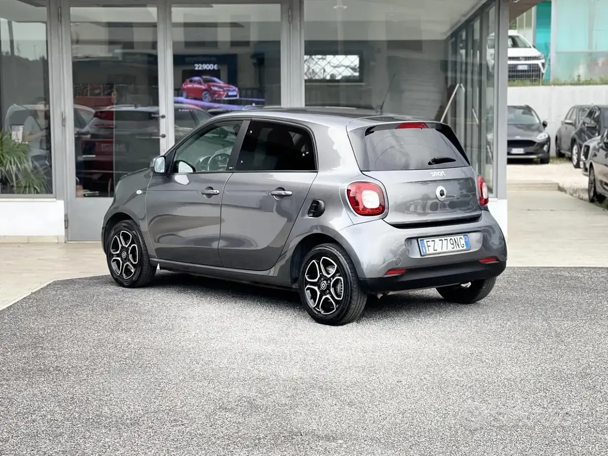 Usata Smart ForFour 90 CV (66 kW) 2017 Grigio Utilitaria