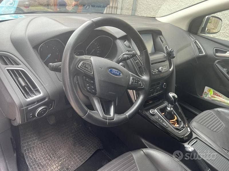 Usata Ford Focus 120 CV (88 kW) 2015 Grigio Berlina