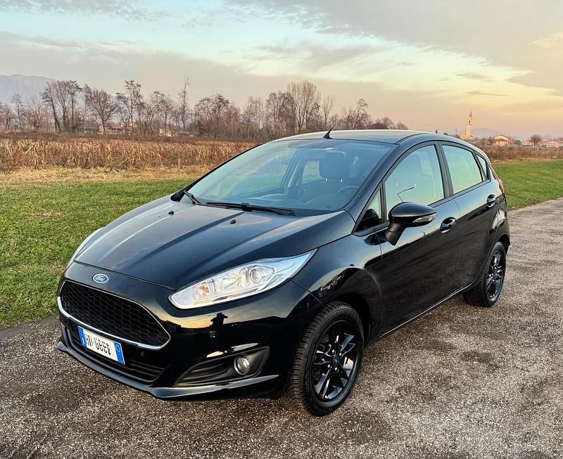 Usata Ford Fiesta 80 CV (58 kW) 2016 Nero Berlina