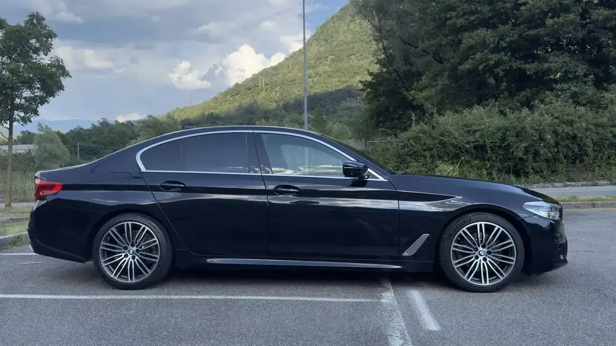 Usata BMW 520 M Sport 190 CV (139 kW) 2019 Blu/azzurro Berlina