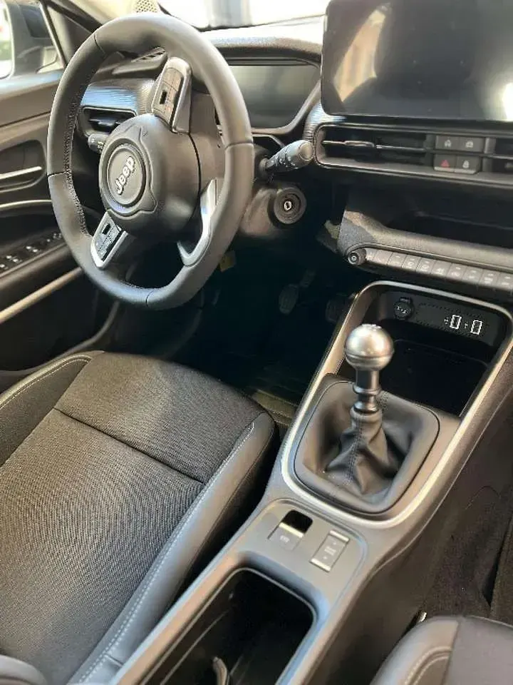 Nuova Jeep Avenger 101 CV (74 kW) 2026 Grigio SUV