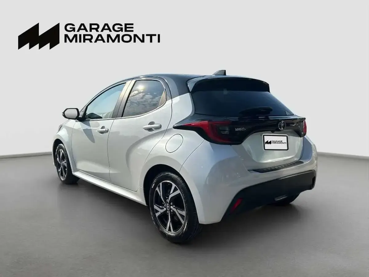Usata Toyota Yaris Hybrid Trend 116 CV (85 kW) 2024 Bianco Berlina