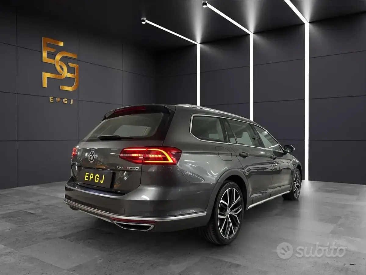 Usata VW Passat 190 CV (139 kW) 2017 Grigio Station wagon