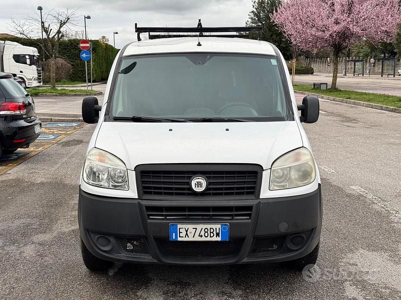 Begagnad Fiat Doblò 75 HK (55 kW) 2009 Vit Minibuss