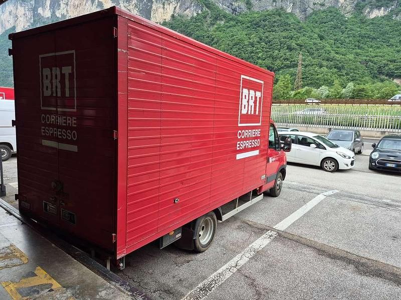 Usata Iveco Daily 140 CV (102 kW) 2015 Rosso Furgone