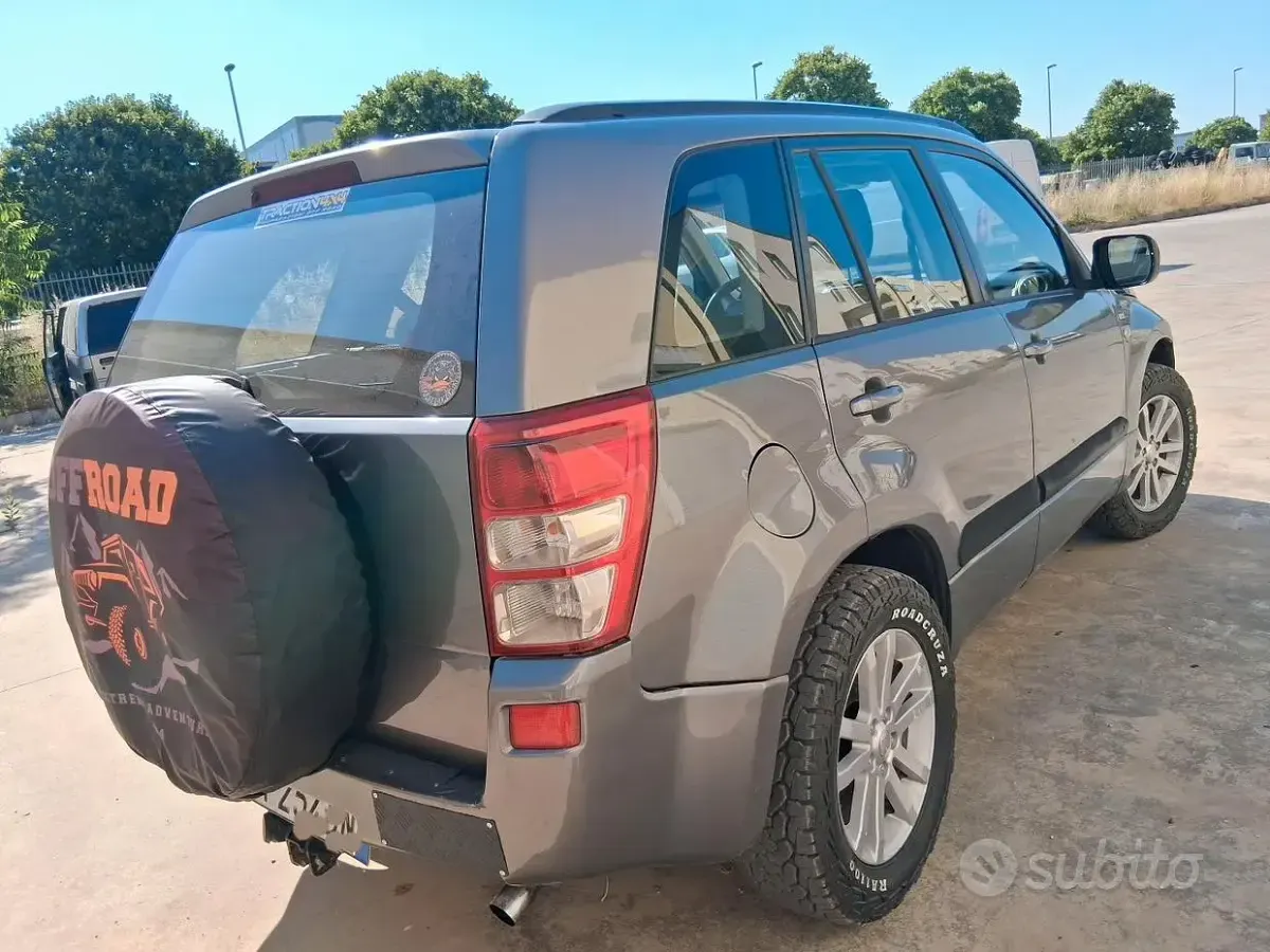 Usata Suzuki Grand Vitara 129 CV (94 kW) 2006 Grigio SUV