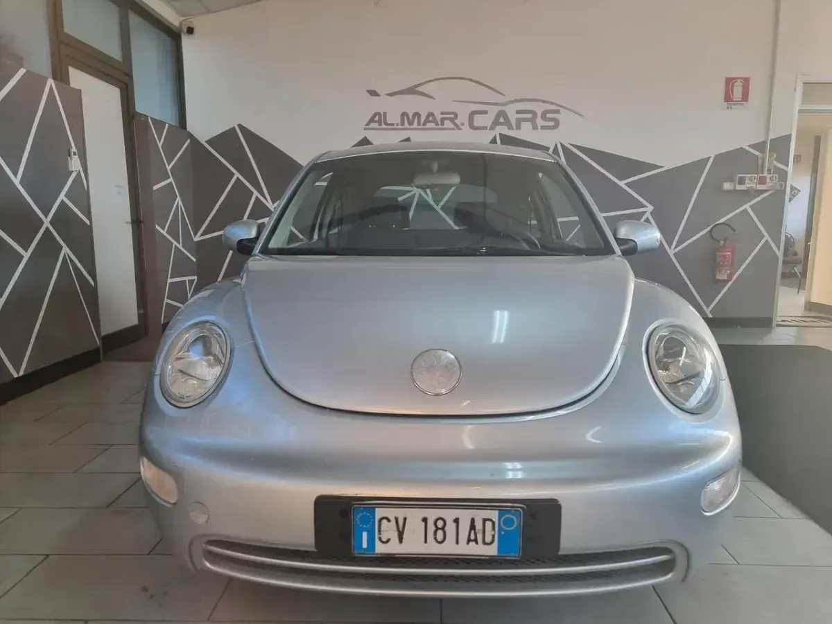Usata VW New Beetle 75 CV (55 kW) 2005 Argento Utilitaria