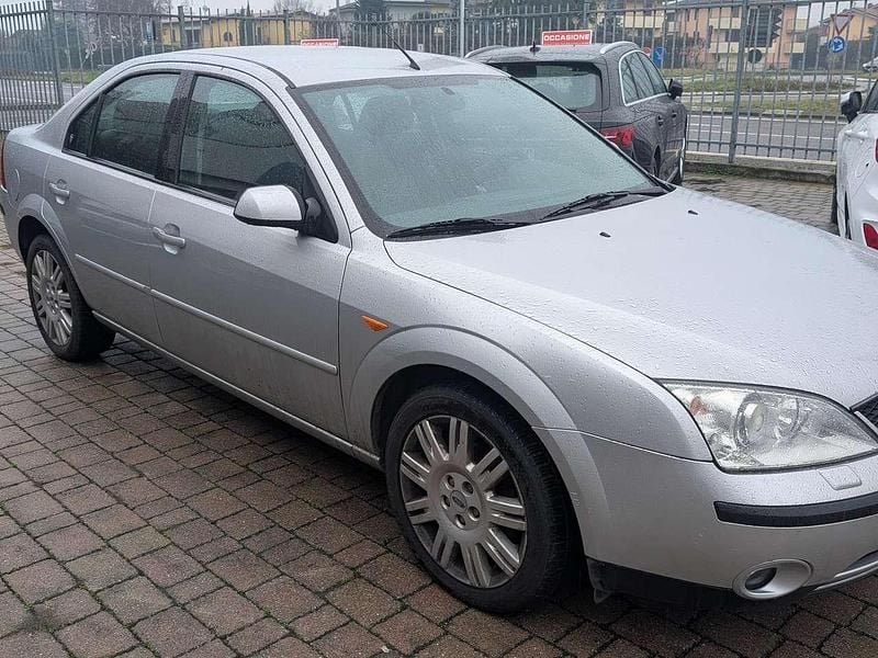 Usata Ford Mondeo Ghia 131 CV (96 kW) 2003 Other Berlina