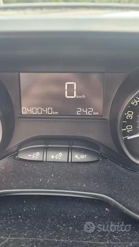 Usata Peugeot 208 2016 Nero Utilitaria