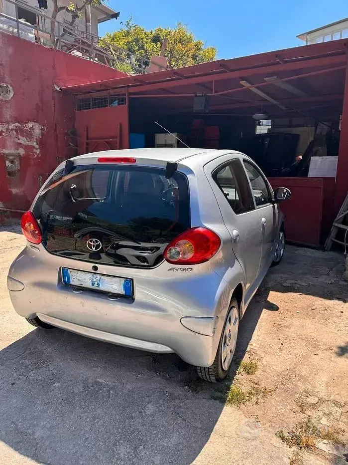 Usata Toyota Aygo 68 CV (50 kW) 2007 Grigio Utilitaria