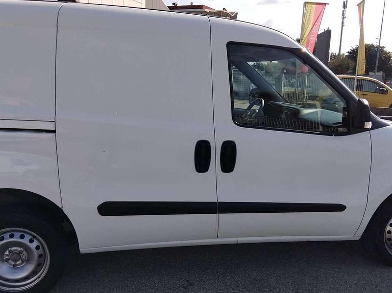 Usata Fiat Doblò Easy 90 CV (66 kW) 2022 Bianco Monovolume