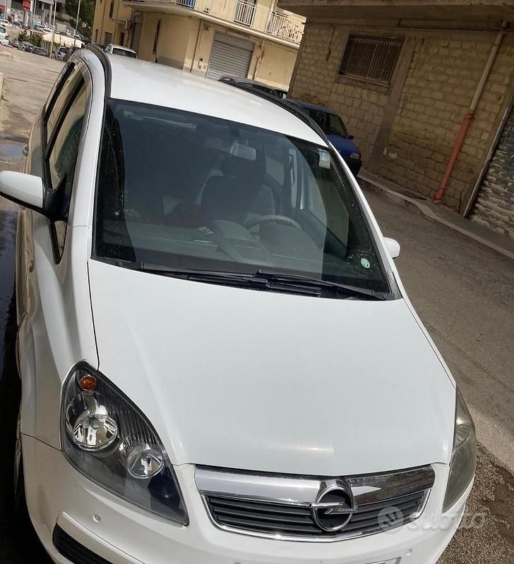 Usata Opel Zafira 2006 Bianco Monovolume