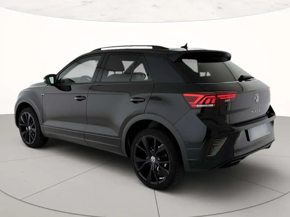 Usata VW T-Roc R-line 150 CV (110 kW) 2023 Deep black perlato SUV