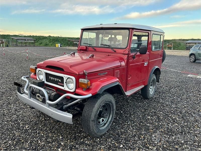 Usata Toyota Land Cruiser 1983 Rosso SUV