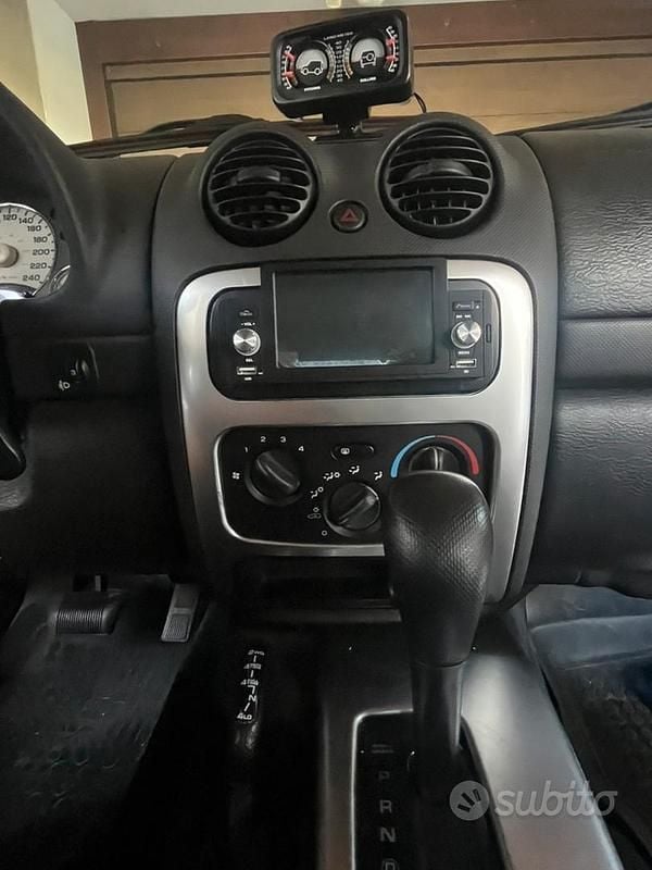 Usata Jeep Cherokee 80 CV (58 kW) 2004 Grigio SUV