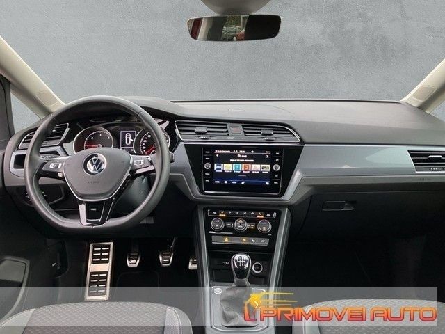 Rosso Usata 2021 VW Touran Active Monovolume | 33.800 € - Immagine 1/4